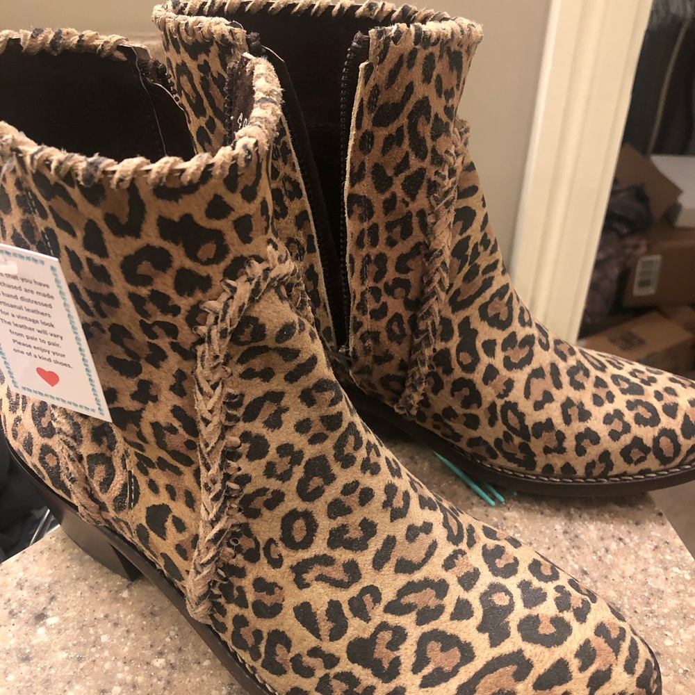 Very Volatile leopard booties